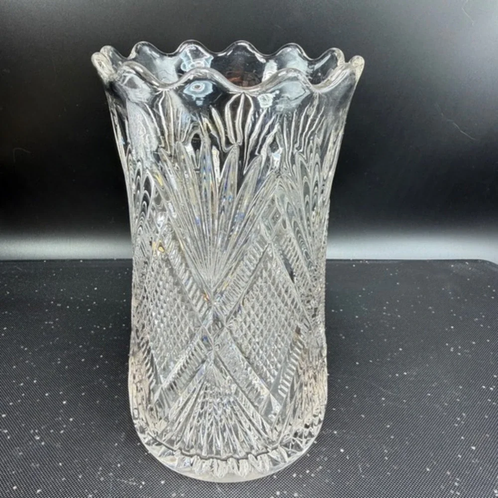 Antique Manganese UV Glow Glass Vase‎ Scalloped Rim Diamond Fan Pattern PENNOVA
